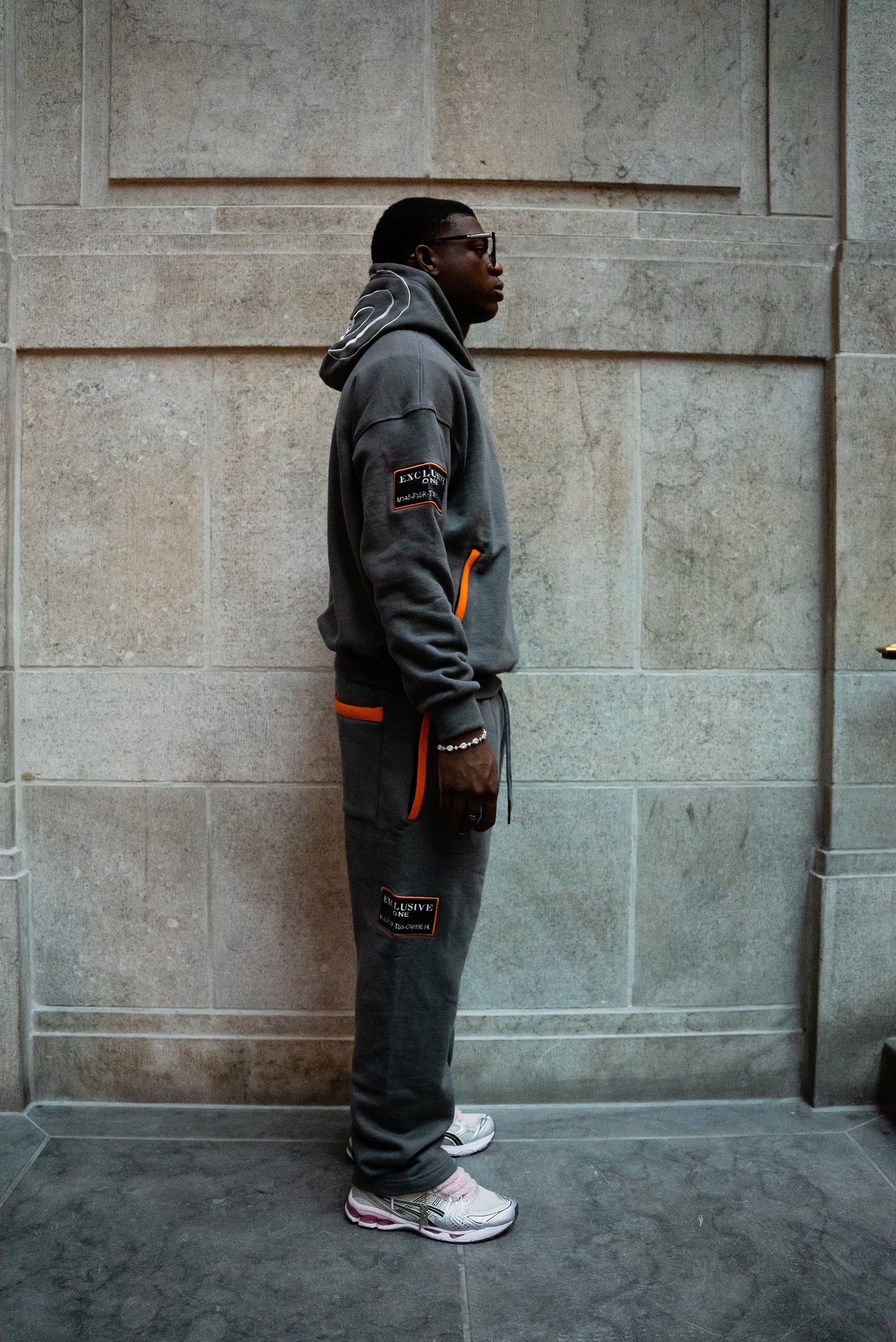 DARK GREY SIGNATURE SET.