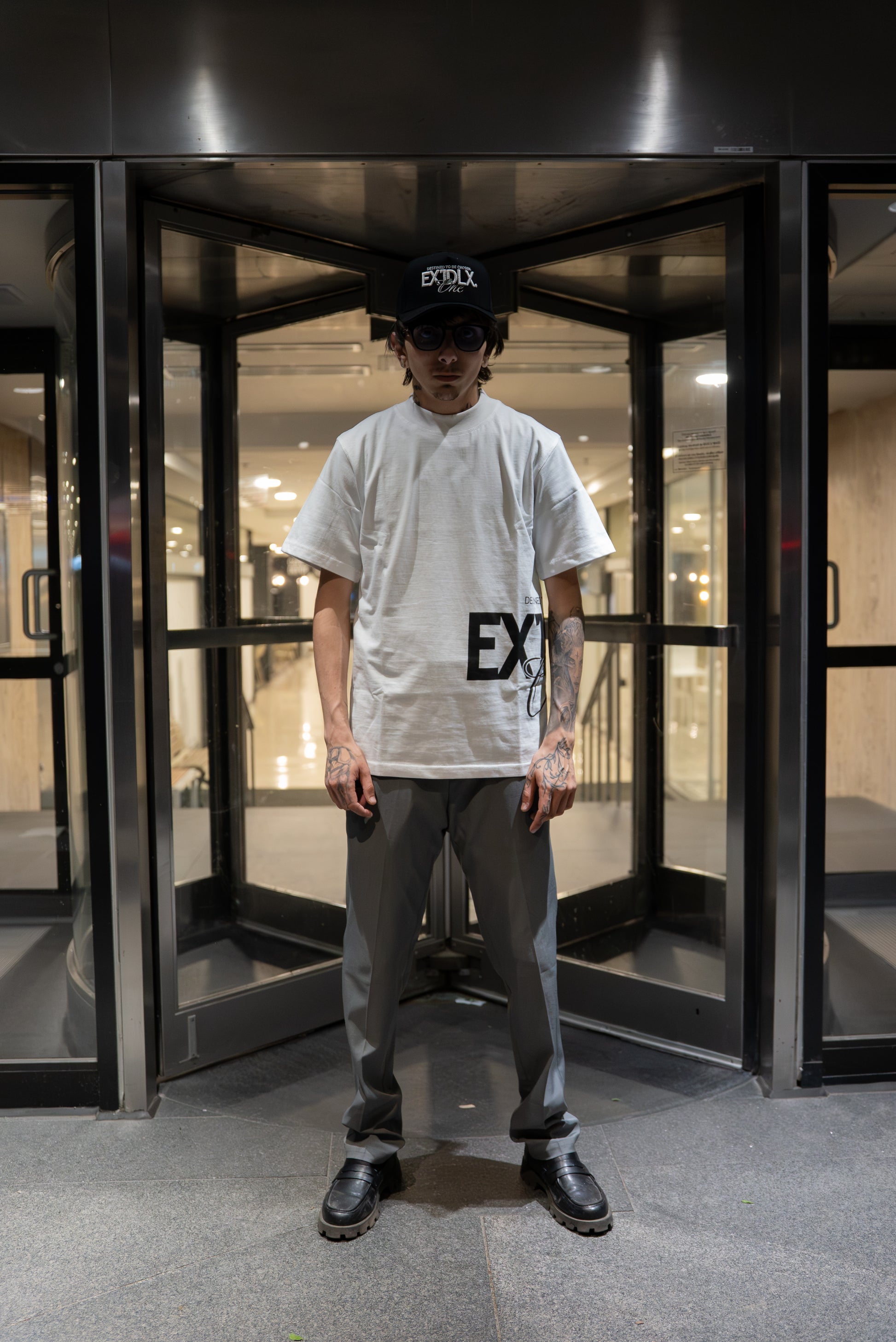 CROSS BODY BOX TEE