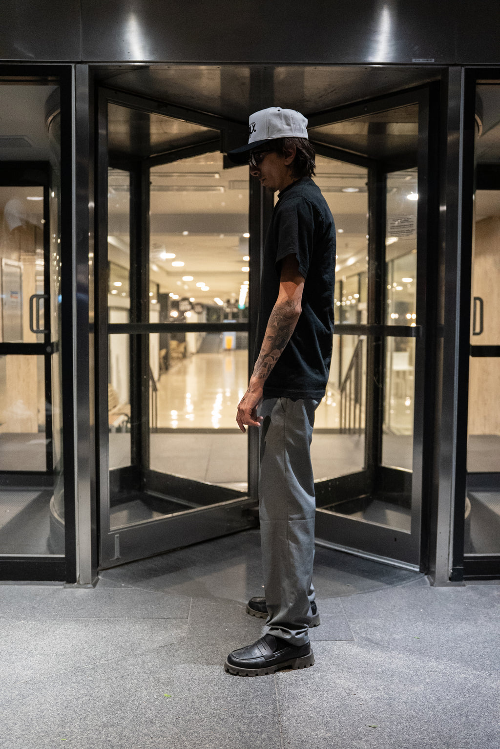BLACK ESSENTIAL BOX TEE