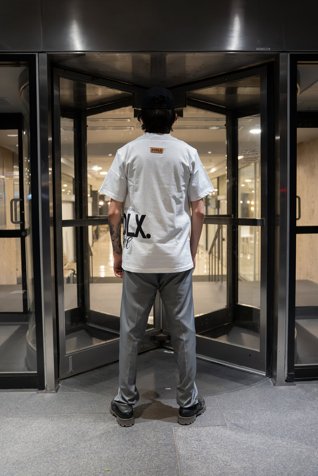CROSS BODY BOX TEE