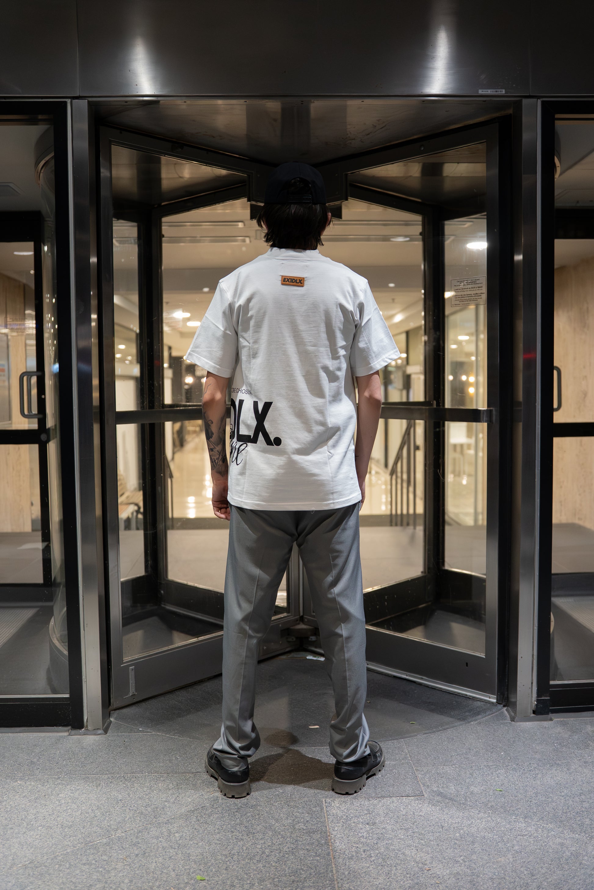CROSS BODY BOX TEE