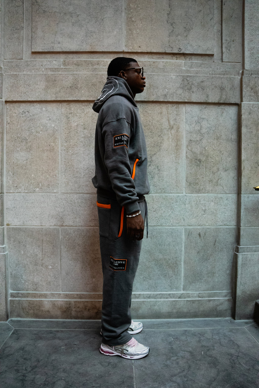 DARK GREY SIGNATURE SET.