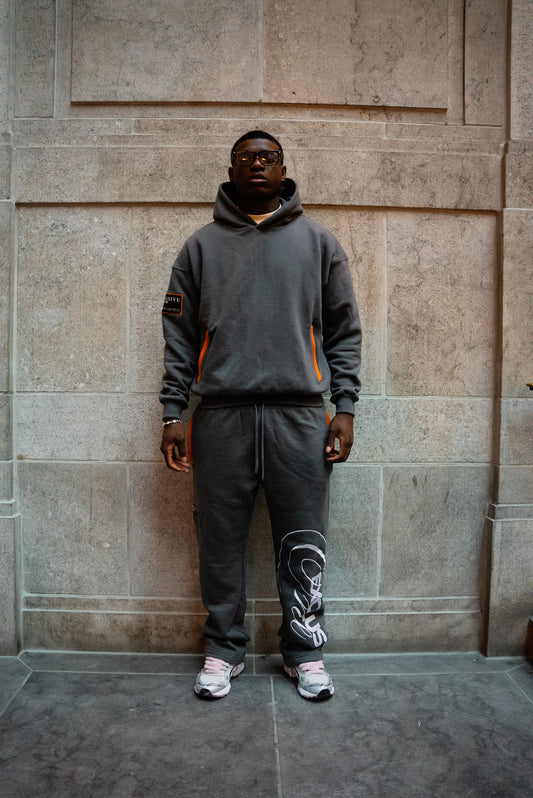 DARK GREY SIGNATURE SET.