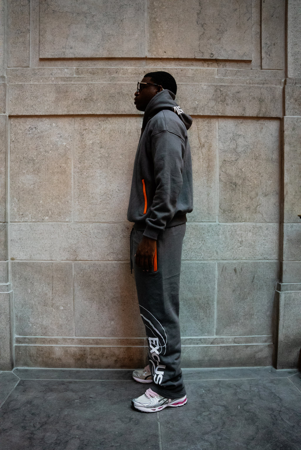 DARK GREY SIGNATURE SET.