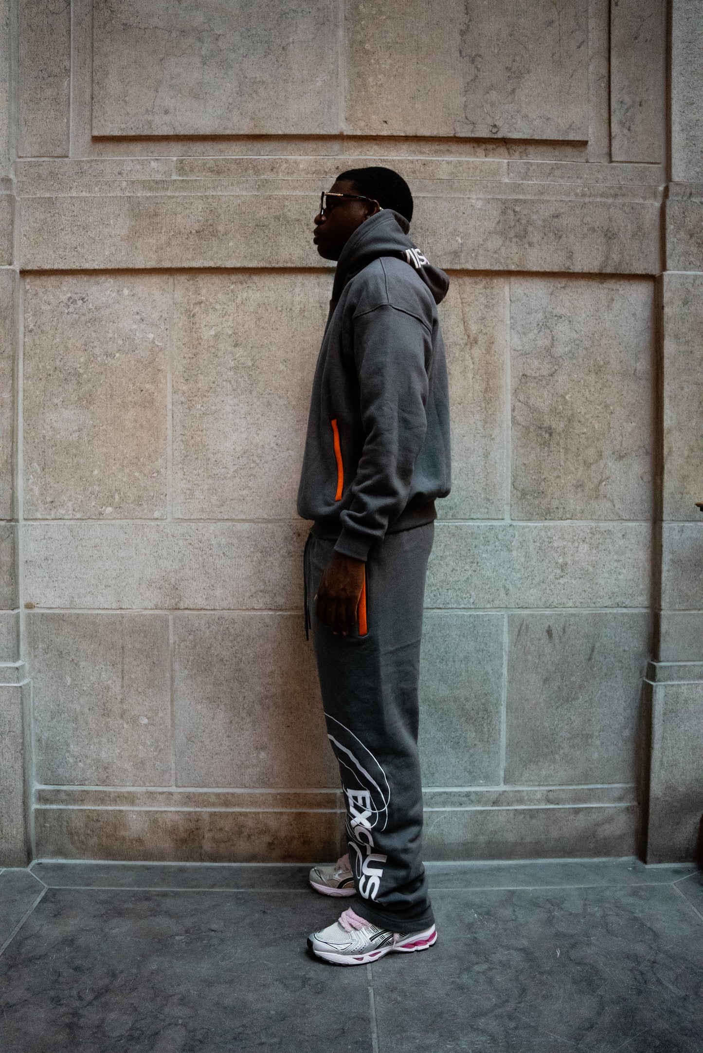 DARK GREY SIGNATURE SET.