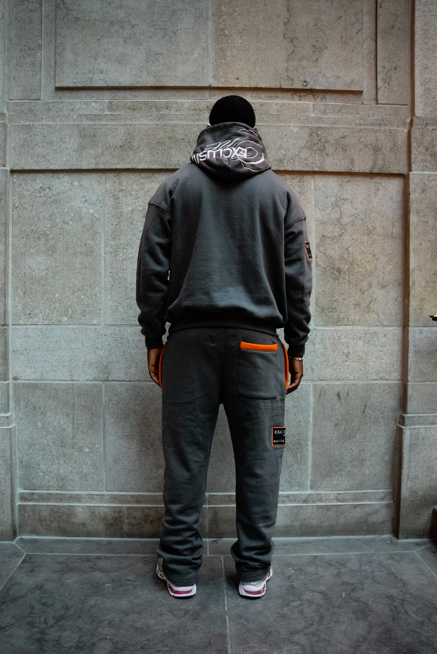 DARK GREY SIGNATURE SET.